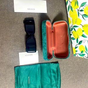 Gucci Sunglasses GG0811S 001